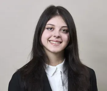 Porträt von Anca-Ioana Rugina (Mecklenburgische Versicherung) Porträt von Anca-Ioana Rugina (Mecklenburgische Versicherung)