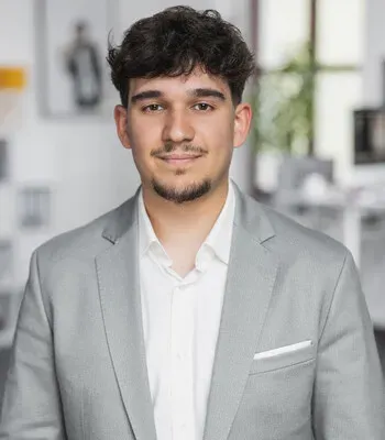 Porträt von Adrian Mehmeti (Mecklenburgische Versicherung) Porträt von Adrian Mehmeti (Mecklenburgische Versicherung)