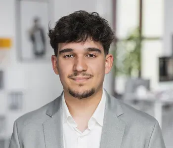 Porträt von Adrian Mehmeti (Mecklenburgische Versicherung)