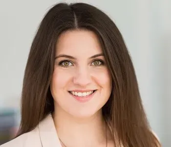Porträt von Dajana Backschat (Mecklenburgische Versicherung)