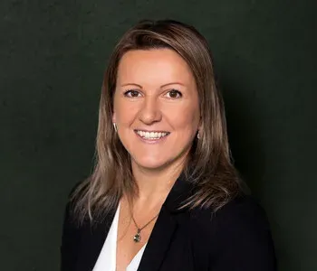 Porträt von Brigitte Mayr (Mecklenburgische Versicherung)