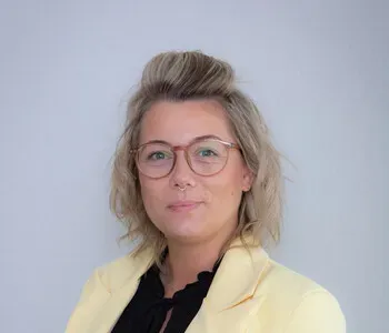 Porträt von Sindy Jantzen (Mecklenburgische Versicherung)