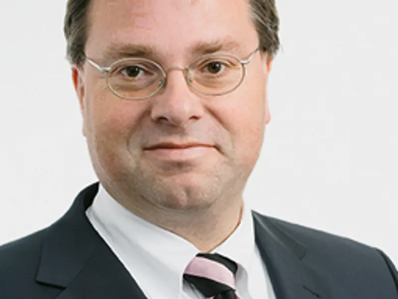 Portraitaufnahme von Herrn Warnecke, Filialdirektor der Bezirksdirektion Dortmund
