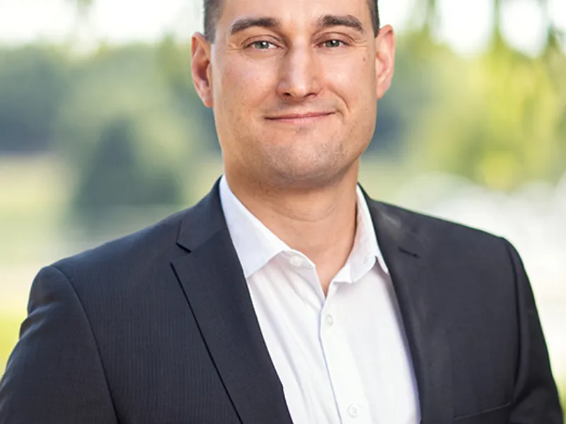 Portraitaufnahme von Herrn König, Bezirksdirektor der Bezirksdirektion Leipzig