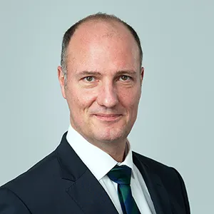 Portraitaufnahme von Herrn Vehring, Ansprechpartner für Arbeiten auf der Bezirksdirektionen der Mecklenburgischen sowie für Selbstständige Portraitaufnahme von Herrn Vehring, Ansprechpartner für Arbeiten auf der Bezirksdirektionen der Mecklenburgischen sowie für Selbstständige