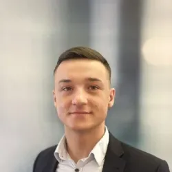 Porträt von Bryan Moiseev (Mecklenburgische Versicherung)