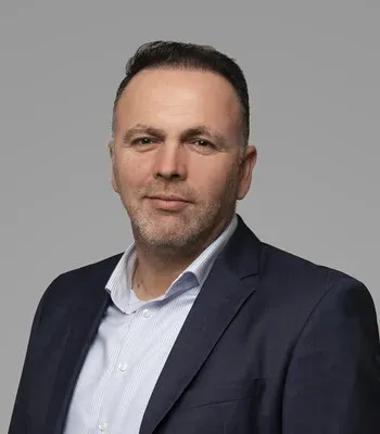 Porträt von Bujar Lokaj (Mecklenburgische Versicherung)