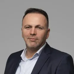 Porträt von Bujar Lokaj (Mecklenburgische Versicherung)