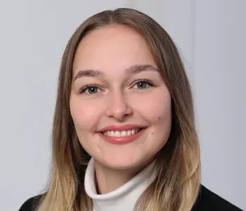 Porträt von Julia Kopietz (Mecklenburgische Versicherung) Porträt von Julia Kopietz (Mecklenburgische Versicherung)