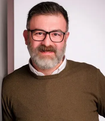 Porträt von Deniz Celik (Mecklenburgische Versicherung)