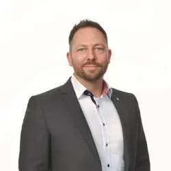 Porträt von Dennis Momberg (Mecklenburgische Versicherung)