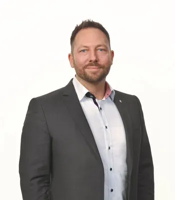 Porträt von Dennis Momberg (Mecklenburgische Versicherung) Porträt von Dennis Momberg (Mecklenburgische Versicherung)