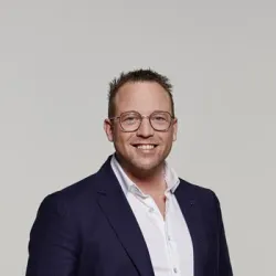 Porträt von Dennis Palmer (Mecklenburgische Versicherung)