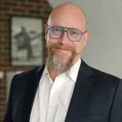 Porträt von Dennis Petzel (Mecklenburgische Versicherung)