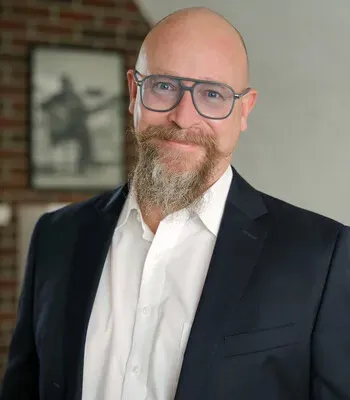 Porträt von Dennis Petzel (Mecklenburgische Versicherung)