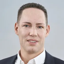 Porträt von Dennis Schlenker (Mecklenburgische Versicherung)