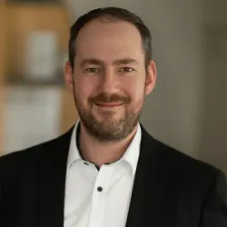 Porträt von Dustin Rose (Mecklenburgische Versicherung)