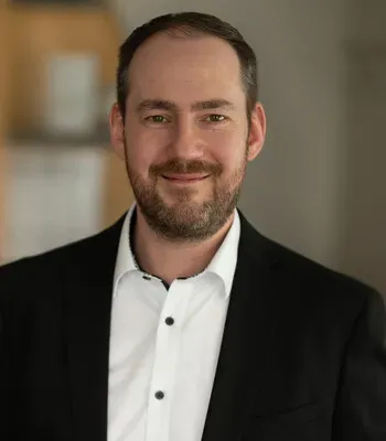 Porträt von Dustin Rose (Mecklenburgische Versicherung)