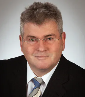 Porträt von Friedhelm Schröder (Mecklenburgische Versicherung) Porträt von Friedhelm Schröder (Mecklenburgische Versicherung)