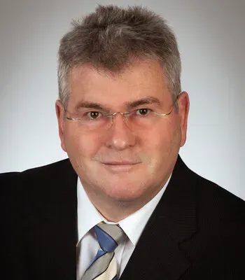 Porträt von Friedhelm Schröder (Mecklenburgische Versicherung) Porträt von Friedhelm Schröder (Mecklenburgische Versicherung)