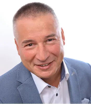 Porträt von Günter Rothenbücher (Mecklenburgische Versicherung) Porträt von Günter Rothenbücher (Mecklenburgische Versicherung)