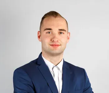 Porträt von Adrian Hoffmann (Mecklenburgische Versicherung)