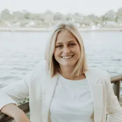 Porträt von Isabell Schön (Mecklenburgische Versicherung)