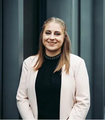 Porträt von Jennifer Berg (Mecklenburgische Versicherung)