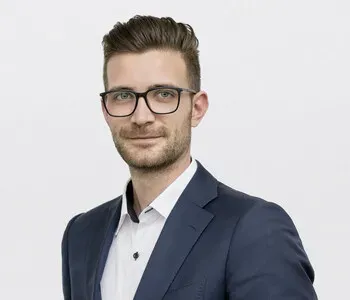 Porträt von Joshua Hanak (Mecklenburgische Versicherung)