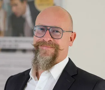 Porträt von Dennis Petzel (Mecklenburgische Versicherung)