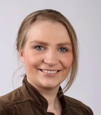 Porträt von Julia De Nuzzo (Mecklenburgische Versicherung) Porträt von Julia De Nuzzo (Mecklenburgische Versicherung)