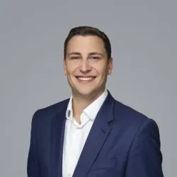 Porträt von Julian Hinze (Mecklenburgische Versicherung)