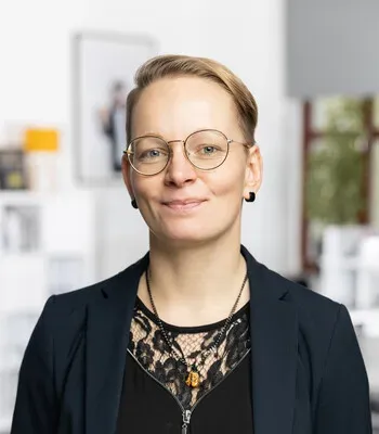 Porträt von Juliane Groß (Mecklenburgische Versicherung) Porträt von Juliane Groß (Mecklenburgische Versicherung)