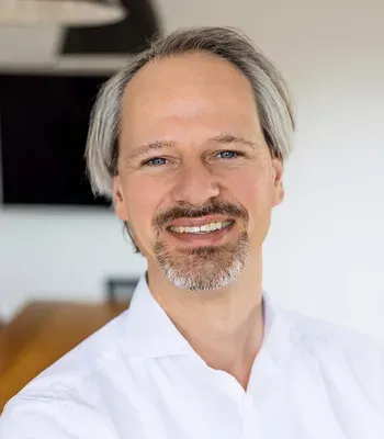 Porträt von Kevin Hilbert (Mecklenburgische Versicherung)