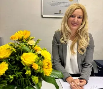 Porträt von Anne Prochotta (Mecklenburgische Versicherung)