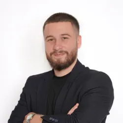 Porträt von Mehmet Polat (Mecklenburgische Versicherung)