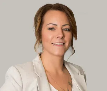 Porträt von Kathrin Henning (Mecklenburgische Versicherung)