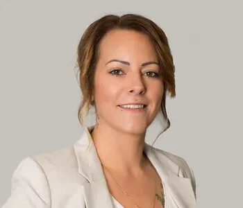 Porträt von Kathrin Henning (Mecklenburgische Versicherung)