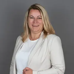 Porträt von Nancy Pipus (Mecklenburgische Versicherung)