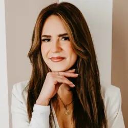 Porträt von Nicole Ballmann (Mecklenburgische Versicherung)