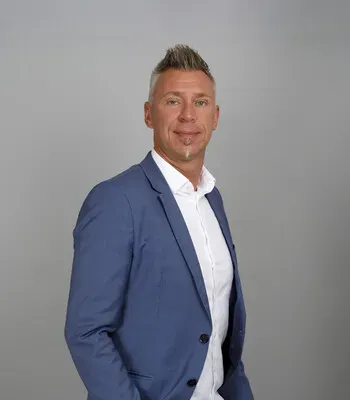 Porträt von Niki Voigt (Mecklenburgische Versicherung)