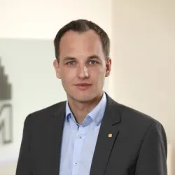 Porträt von Nikolas Beeker (Mecklenburgische Versicherung)