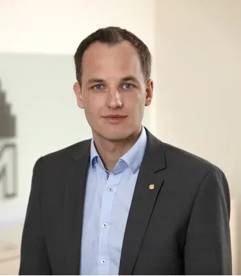 Porträt von Nikolas Beeker (Mecklenburgische Versicherung)