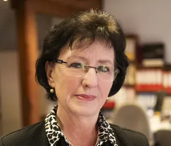 Porträt von Angelika Cerny (Mecklenburgische Versicherung)