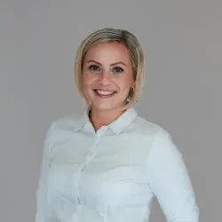 Porträt von Olesja Reinhardt (Mecklenburgische Versicherung)