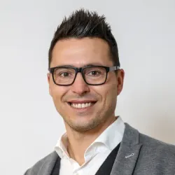 Porträt von Oliver Schönfelder (Mecklenburgische Versicherung)