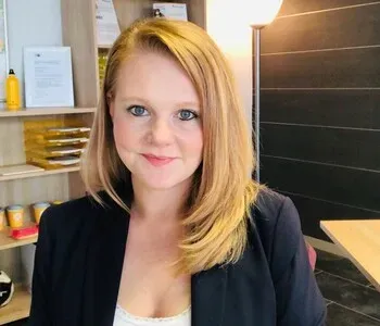 Porträt von Sarah-Rabea van Beek (Mecklenburgische Versicherung) Porträt von Sarah-Rabea van Beek (Mecklenburgische Versicherung)