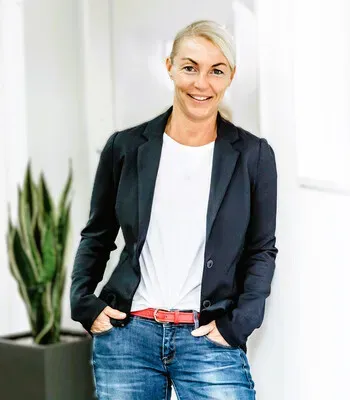 Porträt von Sabine Höfler (Mecklenburgische Versicherung)