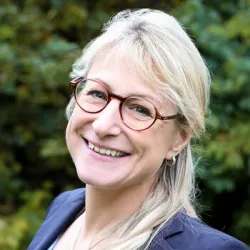 Porträt von Sabine Schultheiß (Mecklenburgische Versicherung)