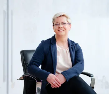 Porträt von Nancy Kramer (Mecklenburgische Versicherung)